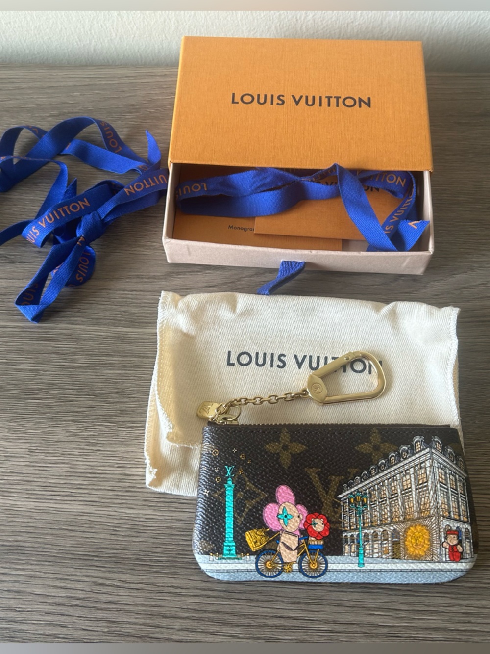 Louis Vuitton Vivienne Animation Key Cles Pouch- Paris LV boutique Place Vendôme - Picture 5 of 15